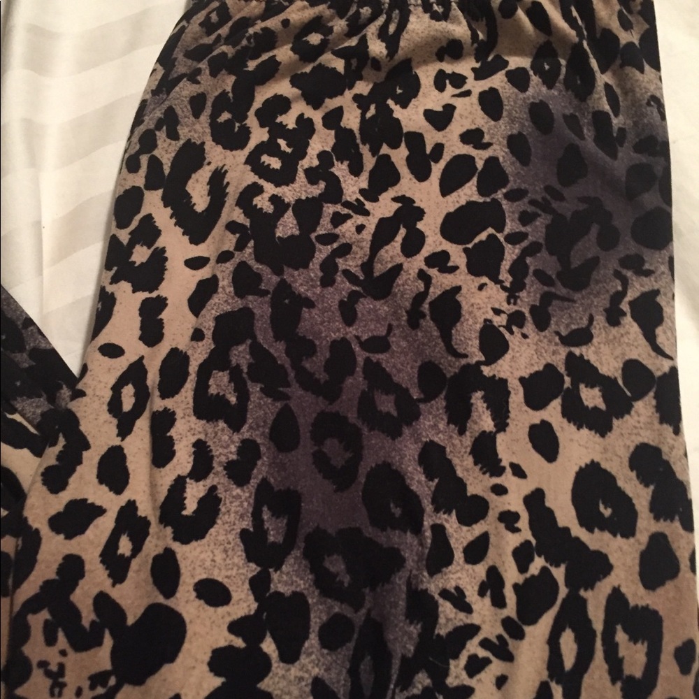 🦋 Dark Grey & Tan Cheetah Leggings